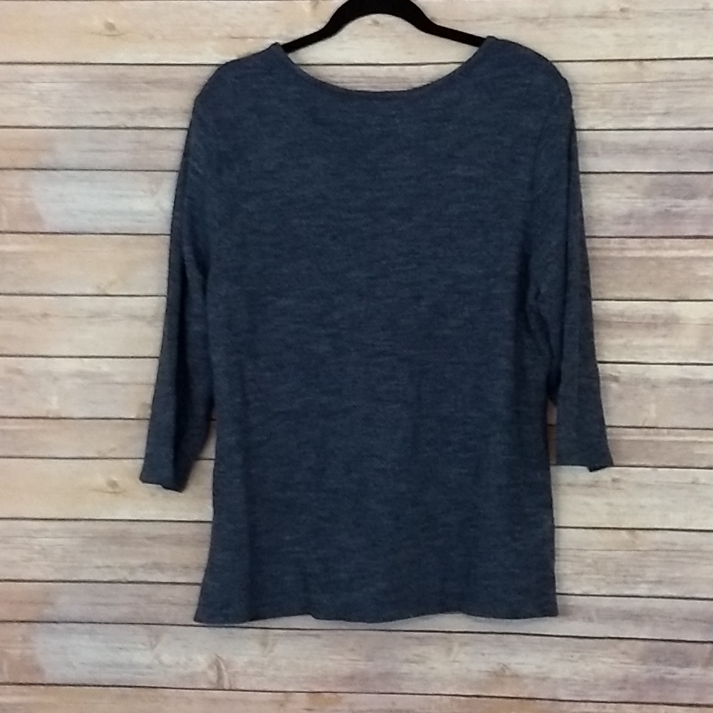 EUC Cute Sweater, cross cut hem - Picture 2 of 3